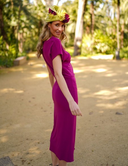 Robe de soirée midi aubergine avec fente latérale