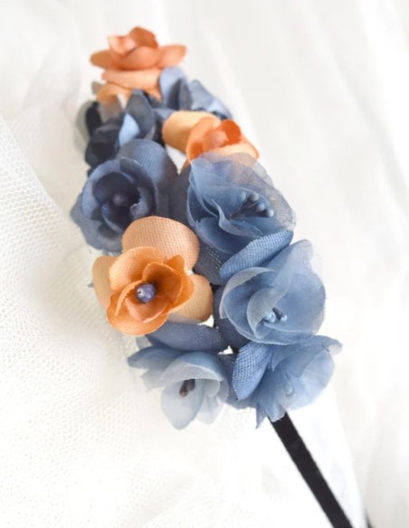 Diadema fina con florecitas azules y naranjas