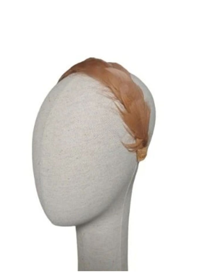 Diadema de terciopelo con plumas naturales