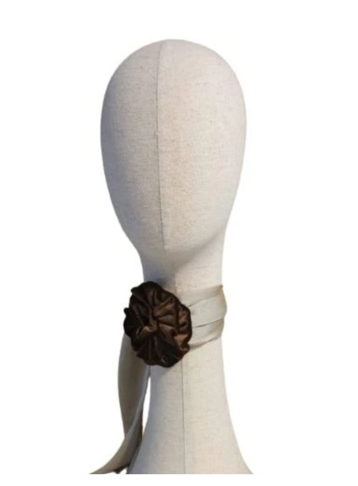 Long organza choker with velvet flower