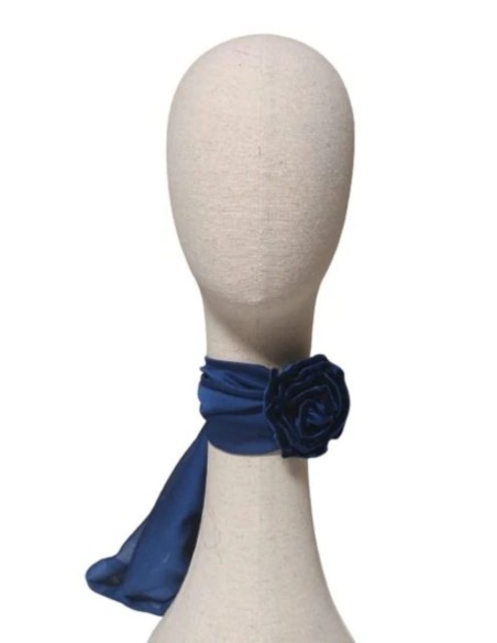 Long tour de cou en organza avec fleur en velours