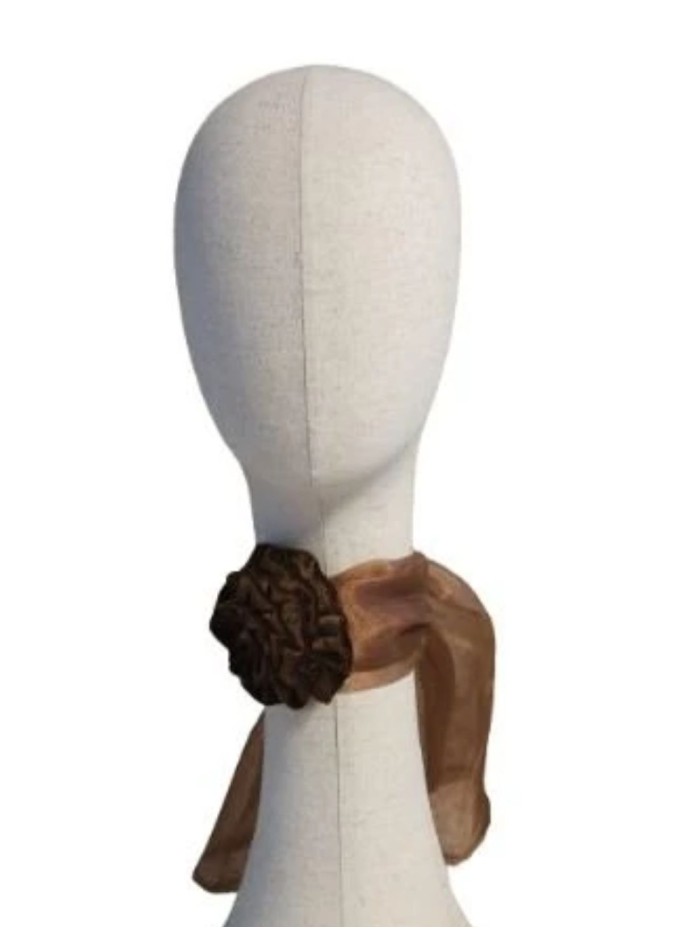Long organza choker with velvet flower