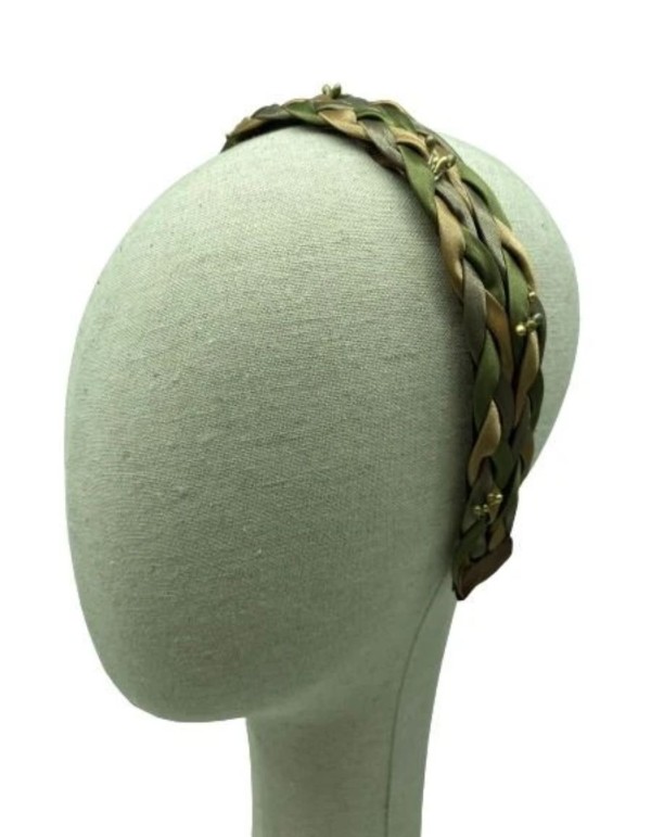 Diadema trenzada doble con apliques joya a color