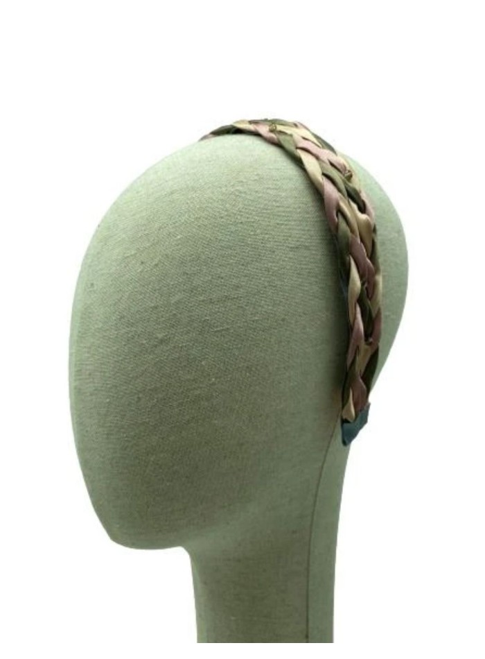Diadema trenzada doble con apliques joya a color