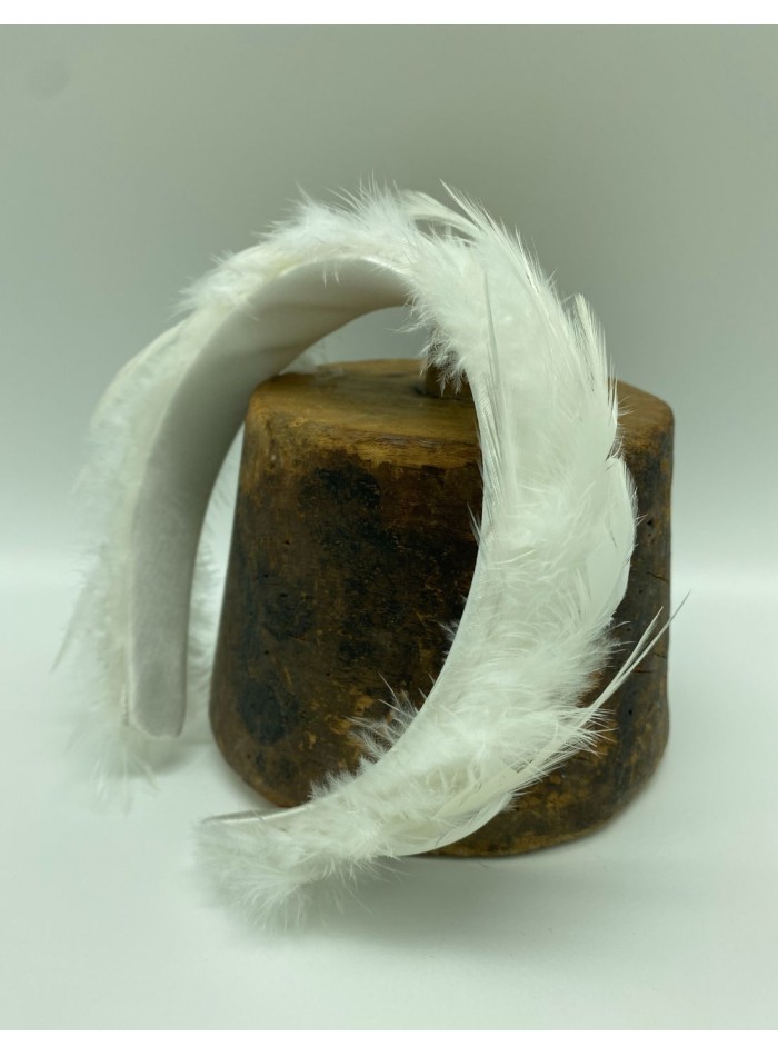 Diadema de novia con plumas blancas