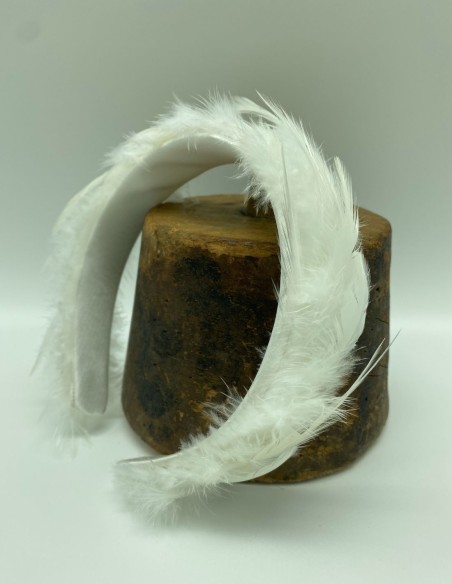 Diadema de novia con plumas blancas