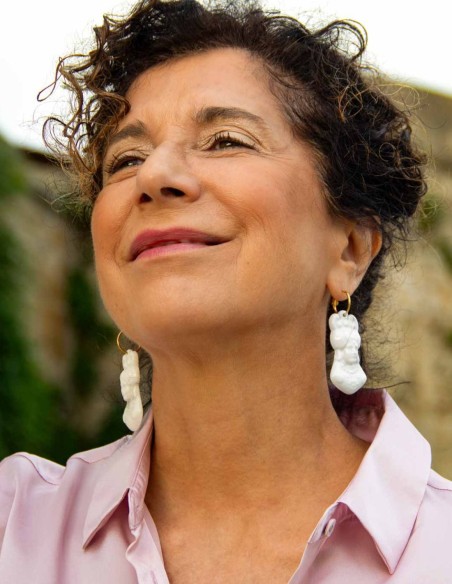 Pendientes largos de porcelana blanca con textura 3D