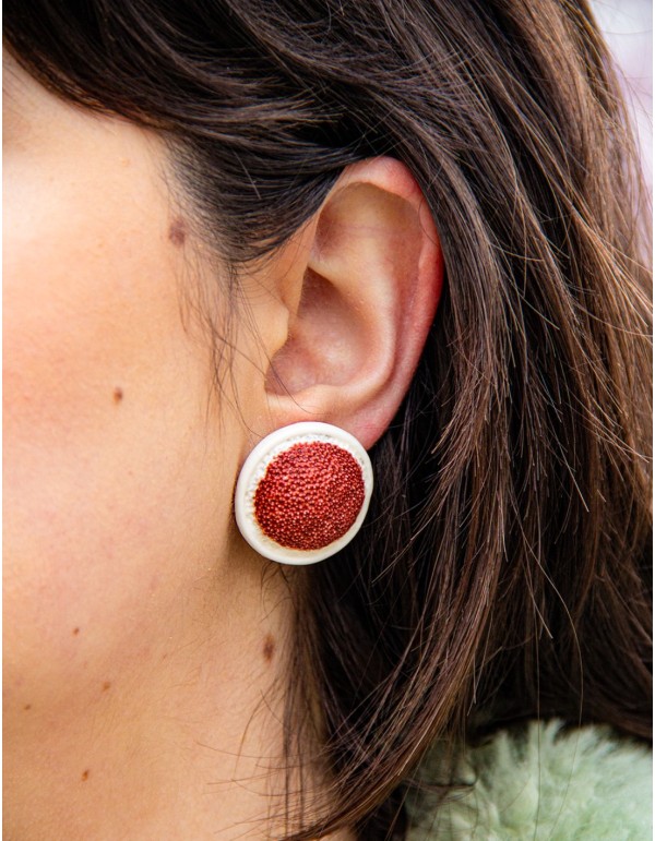 Boucle d'oreilles Boutonnières en céramique rouge 2