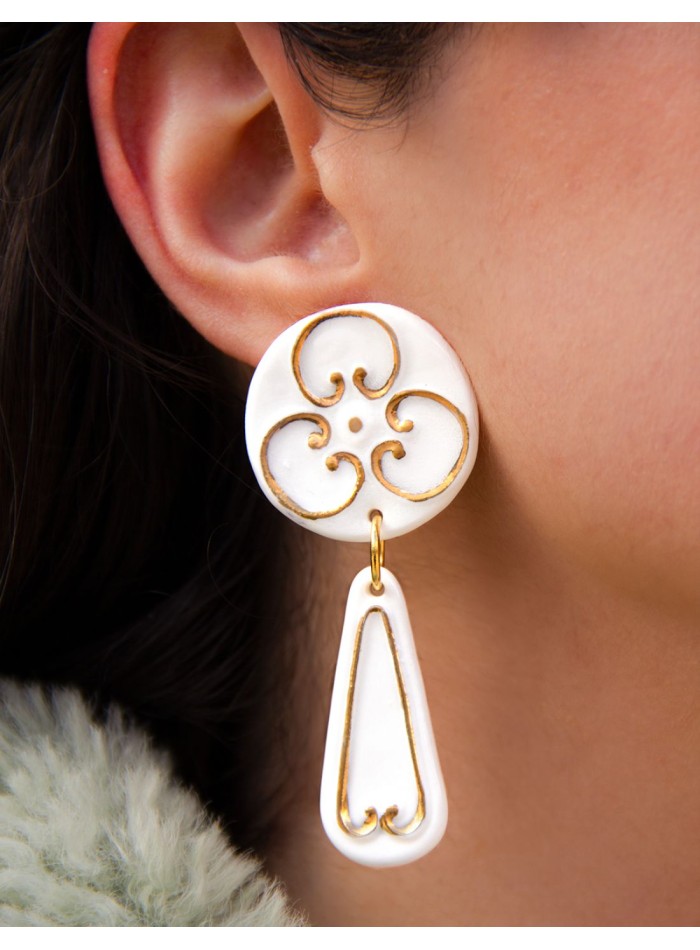Boucle d'oreilles en porcelaine peinte en or