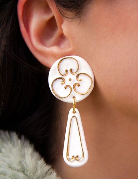 Boucle d'oreilles en porcelaine peinte en or