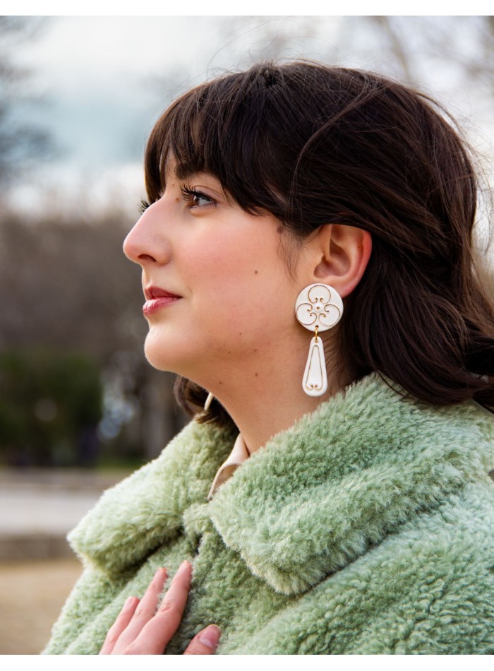 Boucle d'oreilles en porcelaine peinte en or