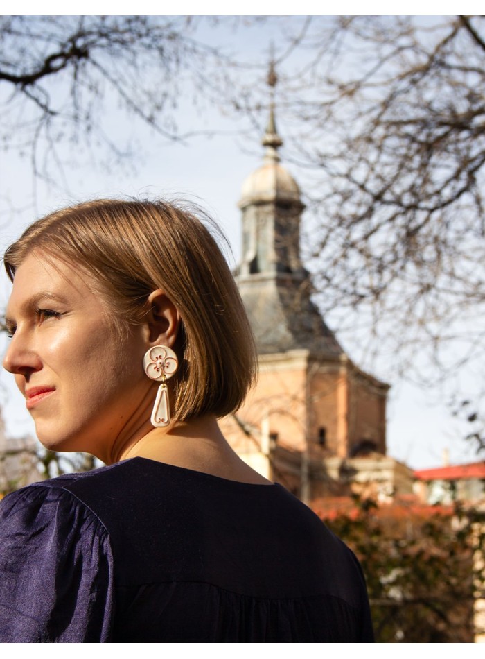 Pendientes largos de porcelana cerámica blanca...