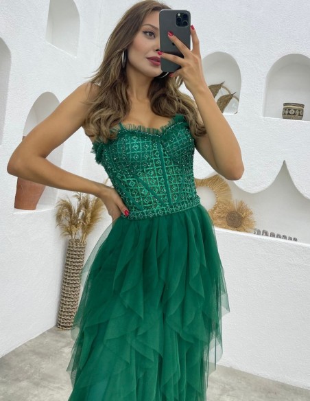 Vestido de fiesta con corsé de pedrería y falda de volantes de tul