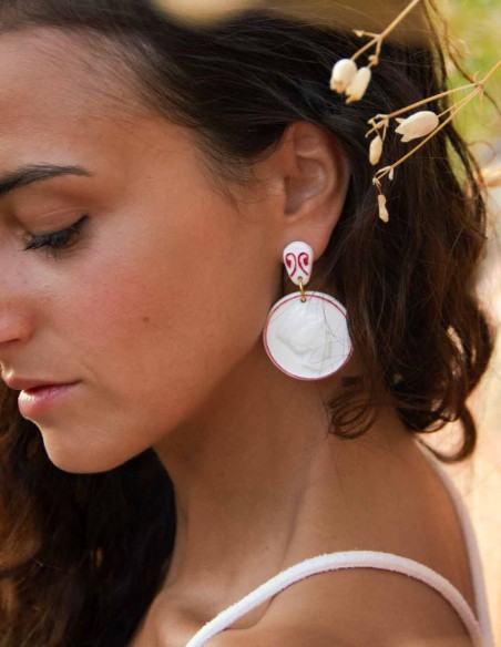 Boucle d'oreilles longue médaille en porcelaine peinte