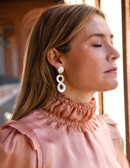 Boucle d'oreilles longue en porcelaine et plaqué or