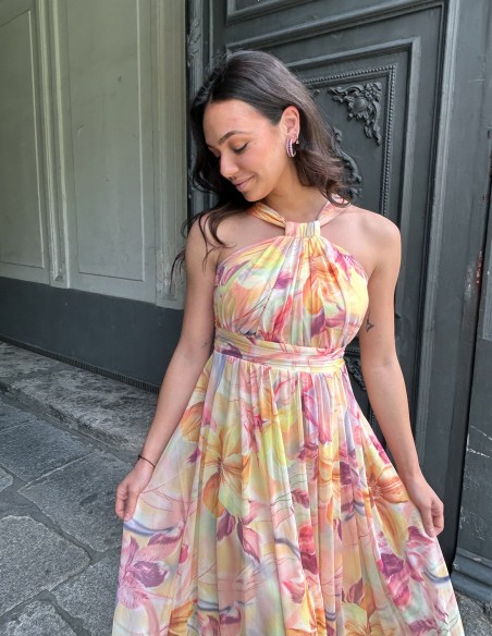 Vestido de fiesta largo estampado con cuello halter y pedrería multicolor