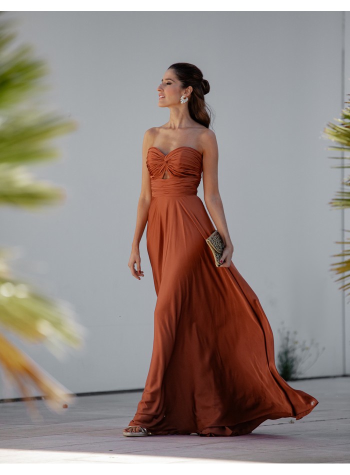 Vestido de fiesta largo satinado con escote...