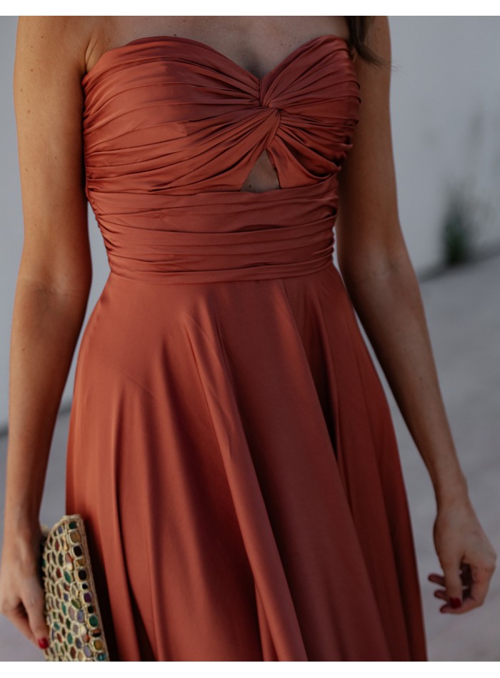 Vestido de fiesta largo satinado con escote...