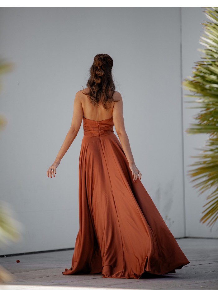 Vestido de fiesta largo satinado con escote...