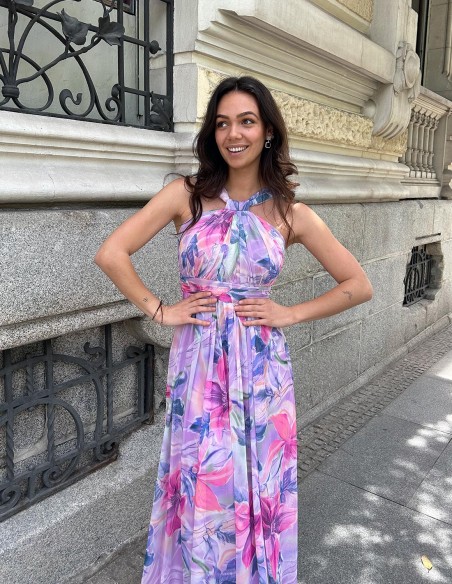 Vestido de fiesta largo estampado con cuello halter y pedrería