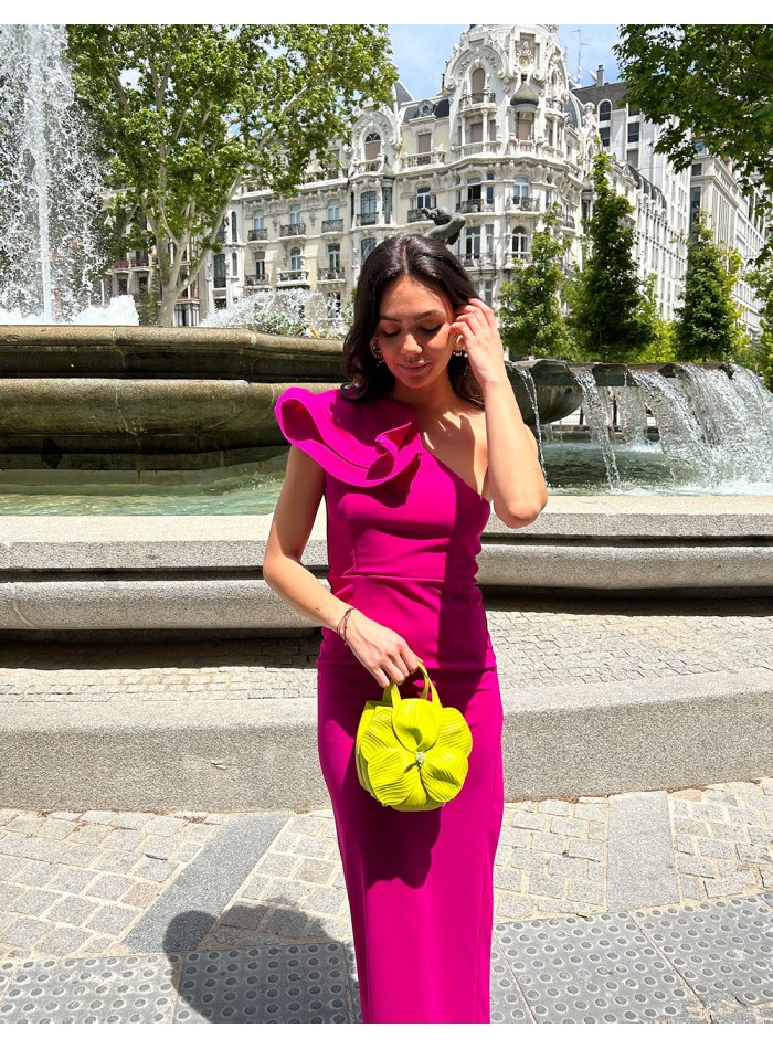 Robe longue de fête avec encolure asymétrique...