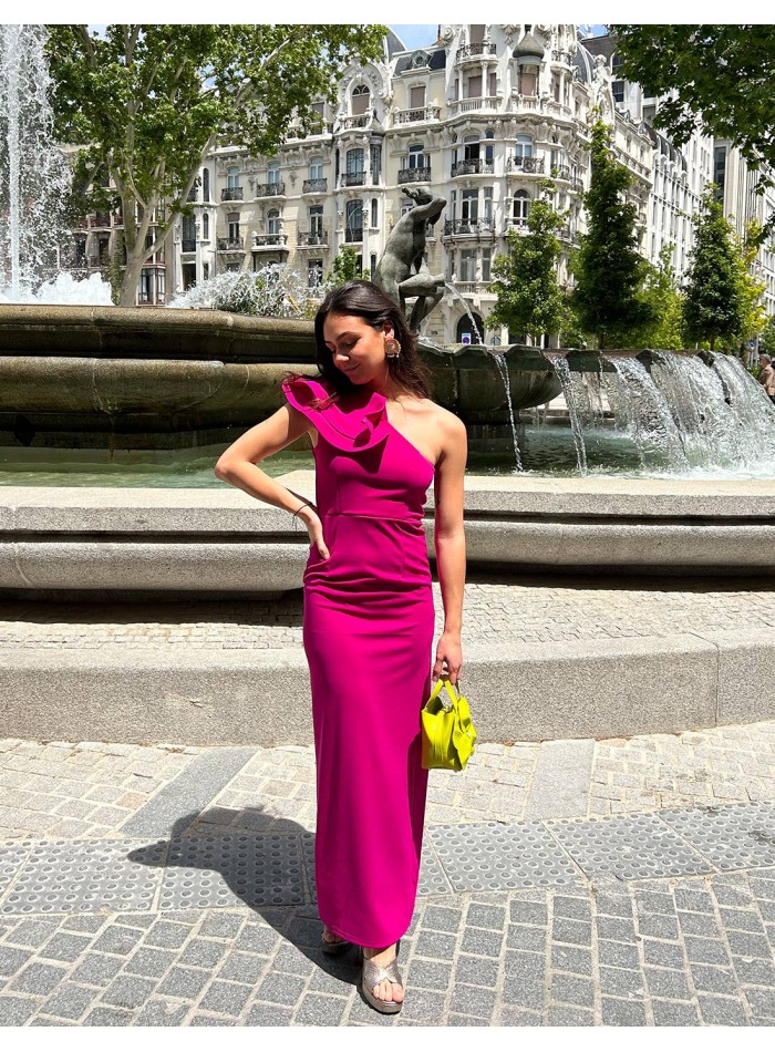 Robe longue de fête avec encolure asymétrique...