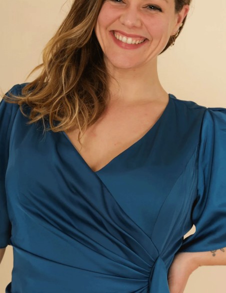 robe longue de fête en satin avec décolleté en V et volant