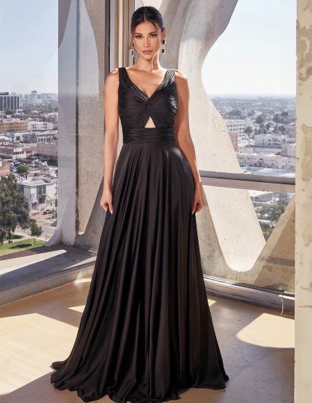Robe longue de fête en satin avec encolure drapée à bretelles spaghetti