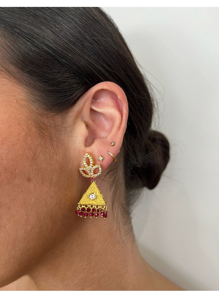Pyramid style party earrings with pink crystals