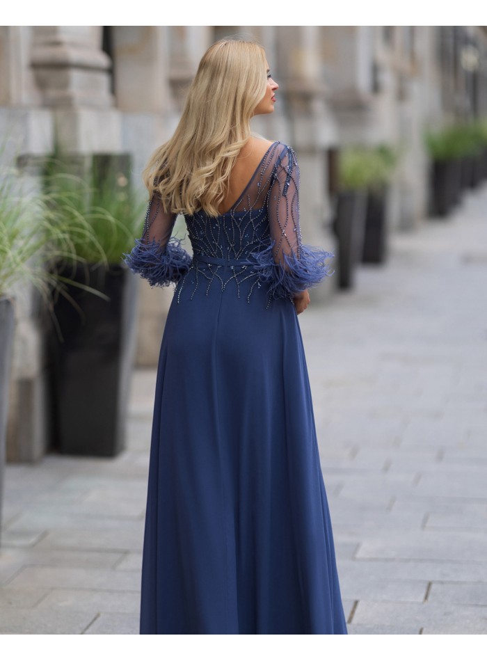Robe longue de fête avec applications de plumes...