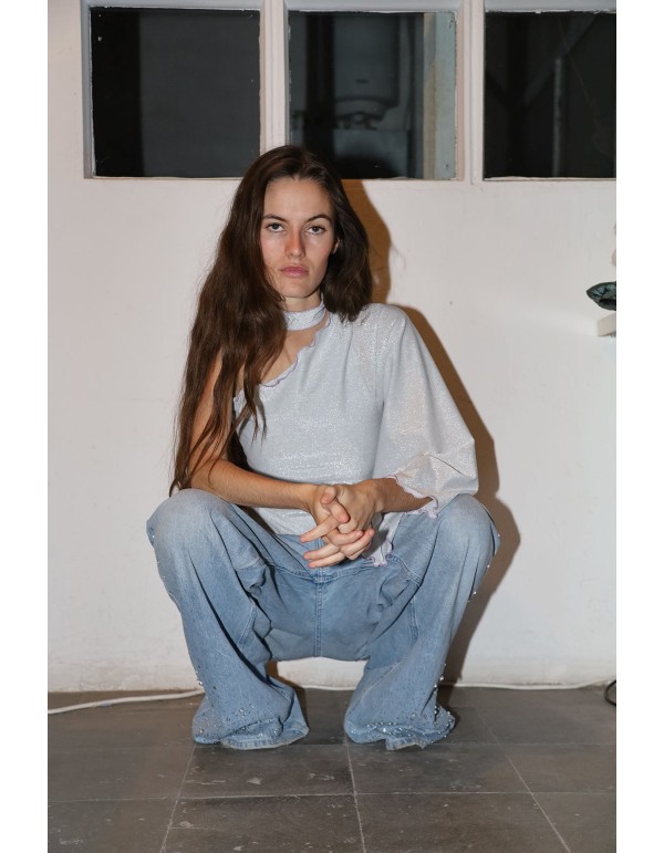 Top de fête argenté avec paillettes et encolure asymétrique 2