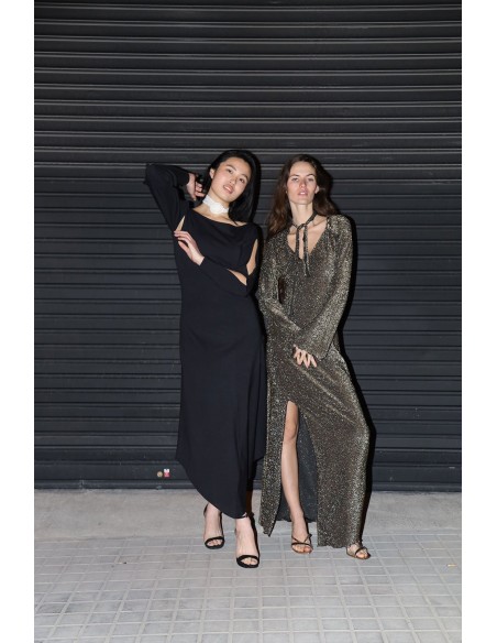 Robe longue de fête dorée avec paillettes et décolleté en V