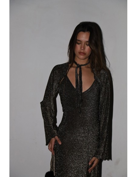 Robe longue de fête dorée avec paillettes et décolleté en V