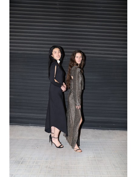 Robe longue de fête dorée avec paillettes et décolleté en V