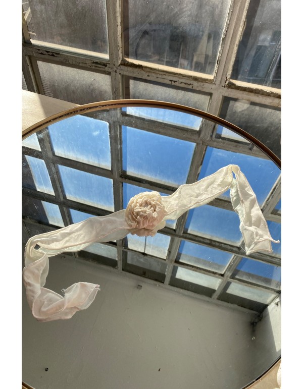 Party choker with ecru floral embellishment 2