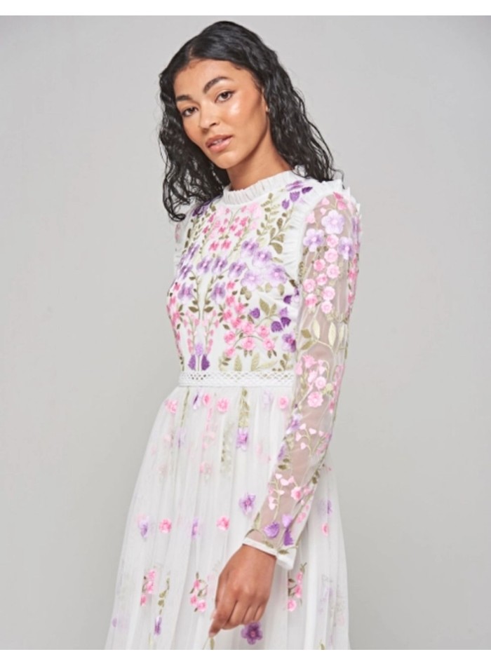 Long white dress in tulle embroidered with flowers