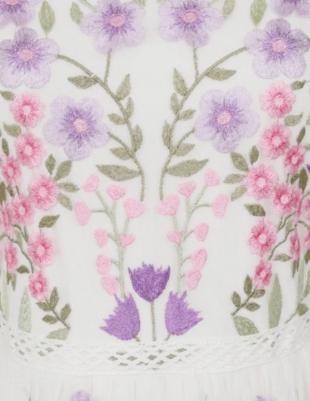 Vestido largo blanco de tul bordado de florecitas