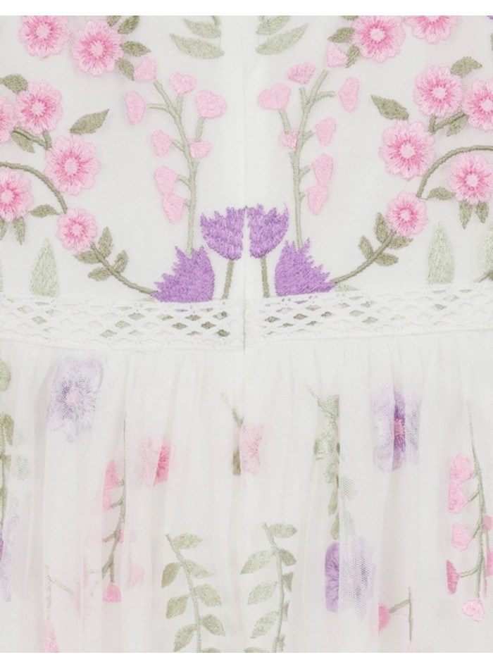 Robe longue blanche en tulle brodé de fleurs