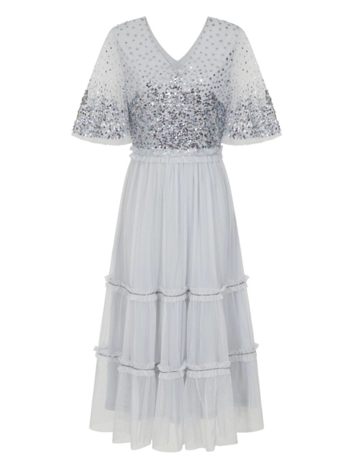 Robe de cocktail bleue en tulle brodé de sequins
