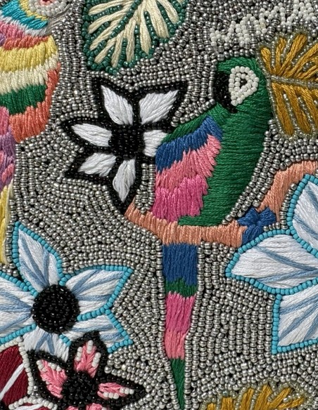 Bolso de mano con flores y pájaros bordados: un jardín en tu estilo