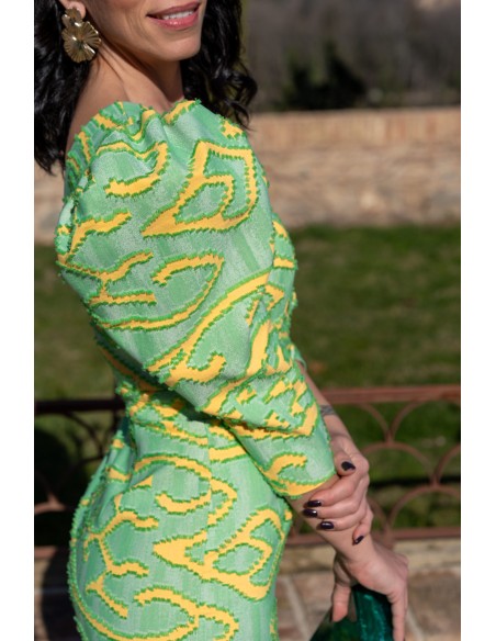 Vestido de invitada estampado con manga abullonada midi