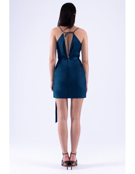 Robe courte en satin bleu marine avec ceinture