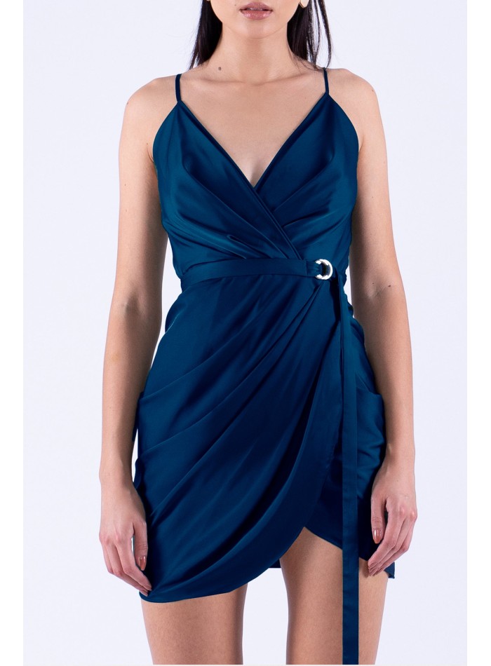 Robe courte en satin bleu marine avec ceinture