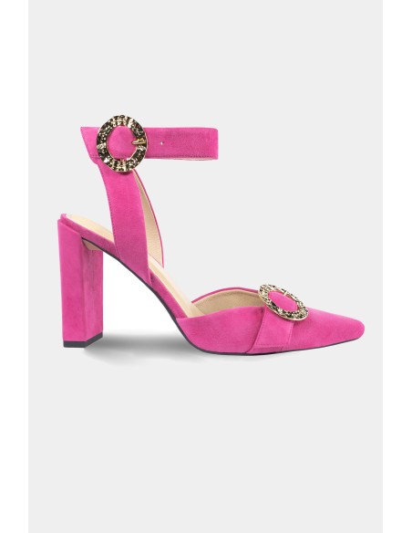 Square heel sandal in fuchsia color with golden details