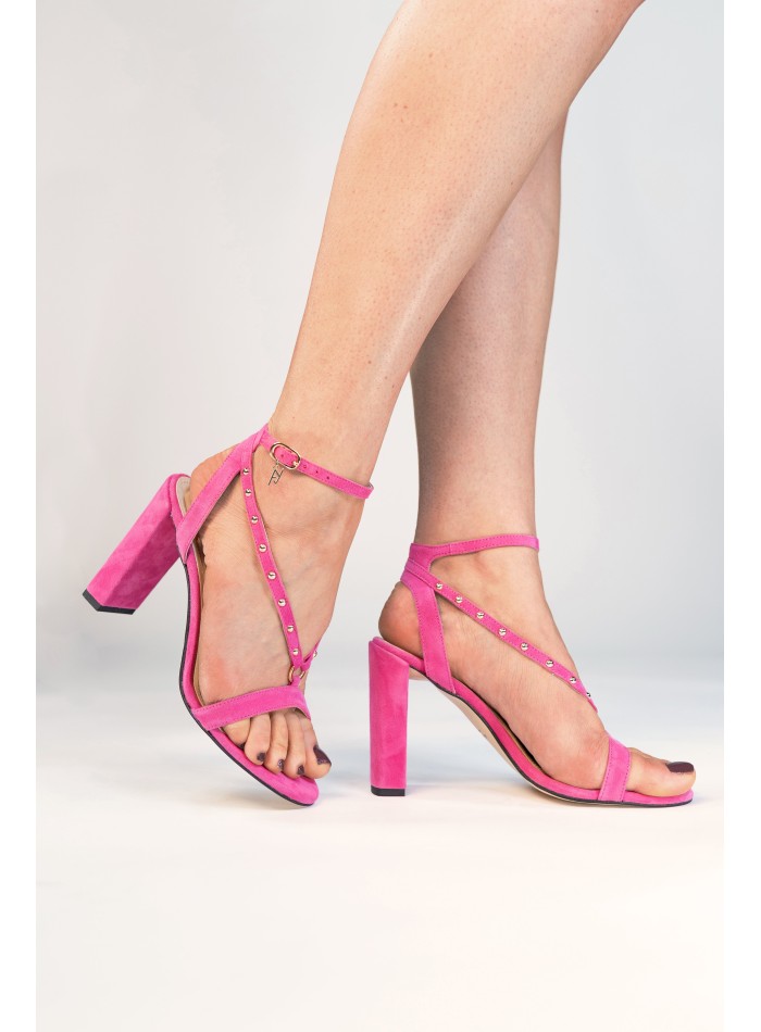 Sandalia de tacón cuadrado en color fucsia con...