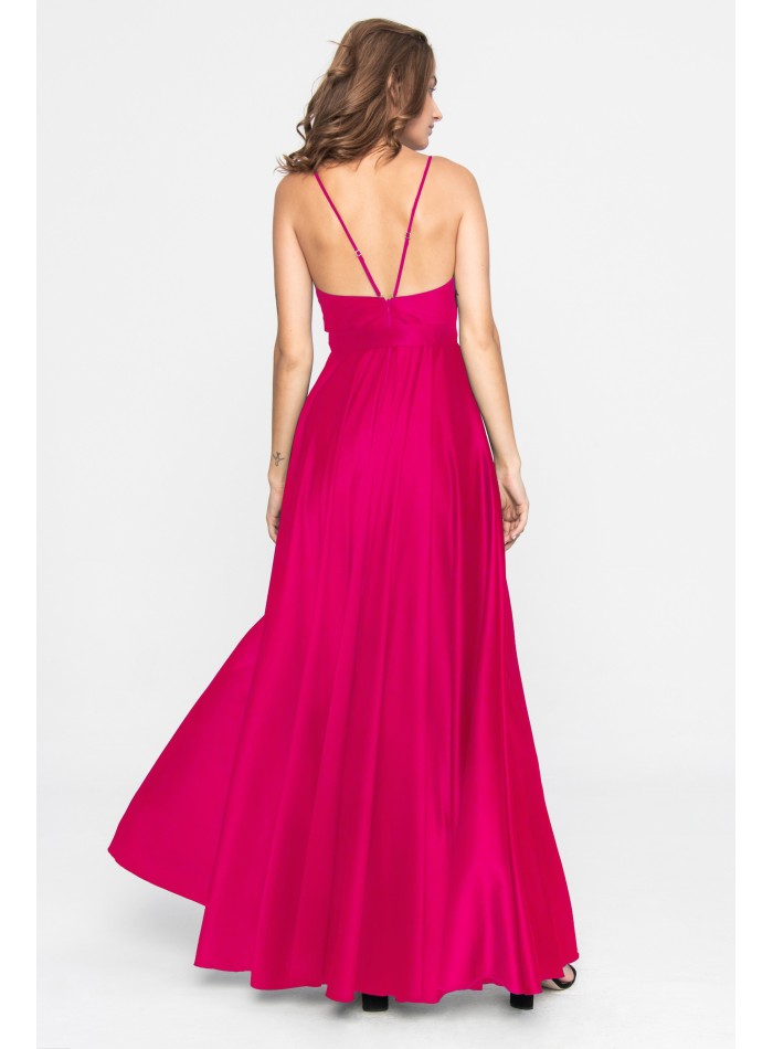 Robe longue en satin fuchsia avec décolleté en V