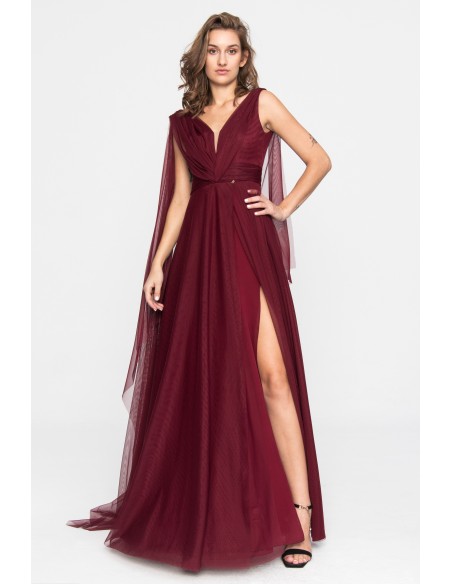 Vestido largo de tul burdeos con abertura lateral