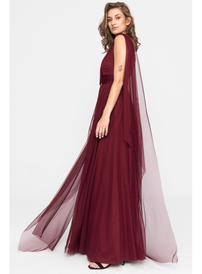 Vestido largo de tul burdeos con abertura lateral