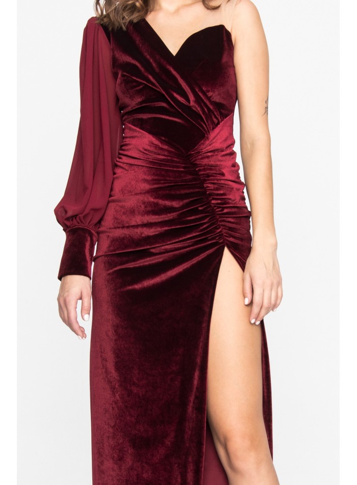 Robe longue asymétrique en velours bordeaux...