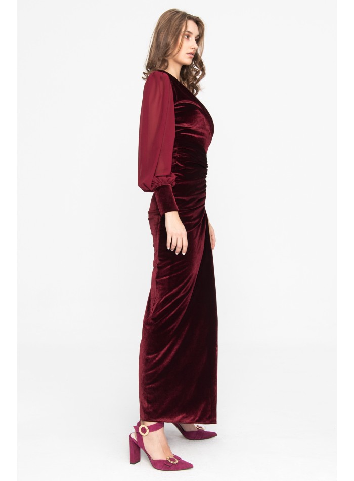 Robe longue asymétrique en velours bordeaux...